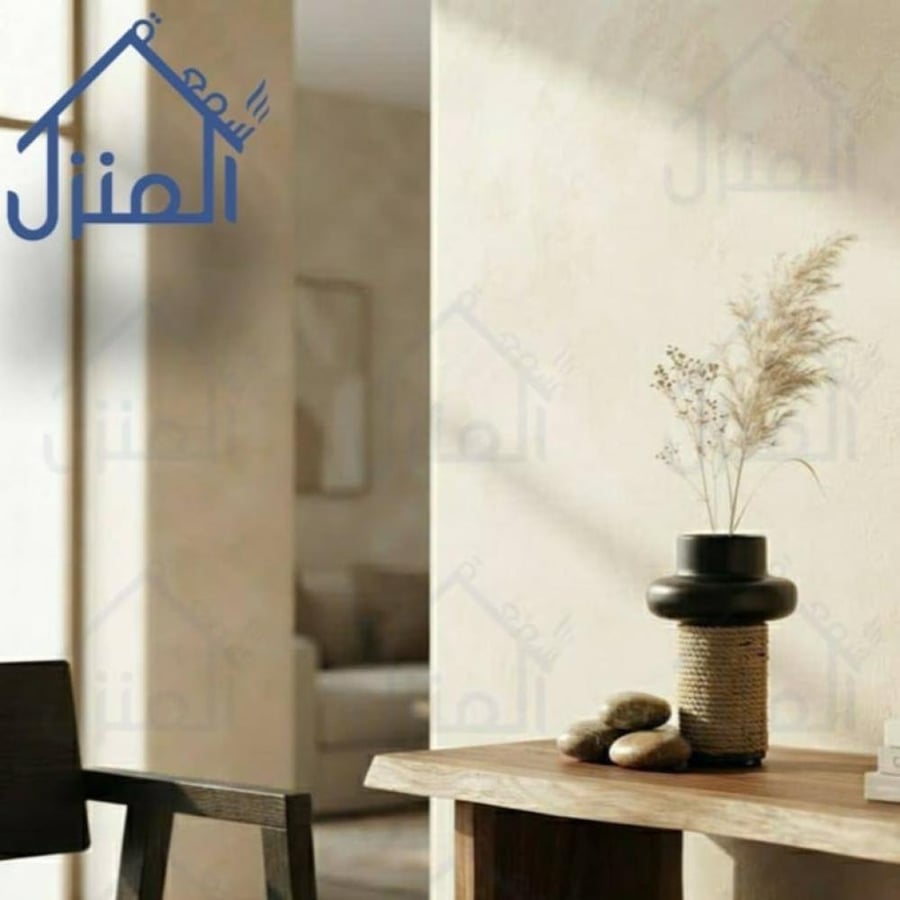 فازة ديكور بقاعدة حبال طبيعية وجسم دائري عريض باللون الأسود بدون زهور