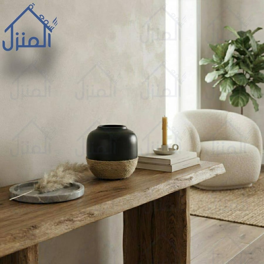 فازة ديكور بتباين لوني أنيق وقاعدة حبال طبيعية مستوحاة من الطابع الريف