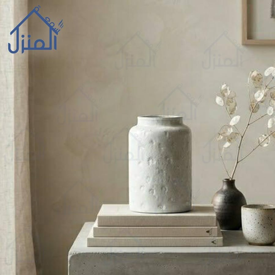 فازة ديكور بسطح محبب باللون العاجي بلمسة خزفية راقية