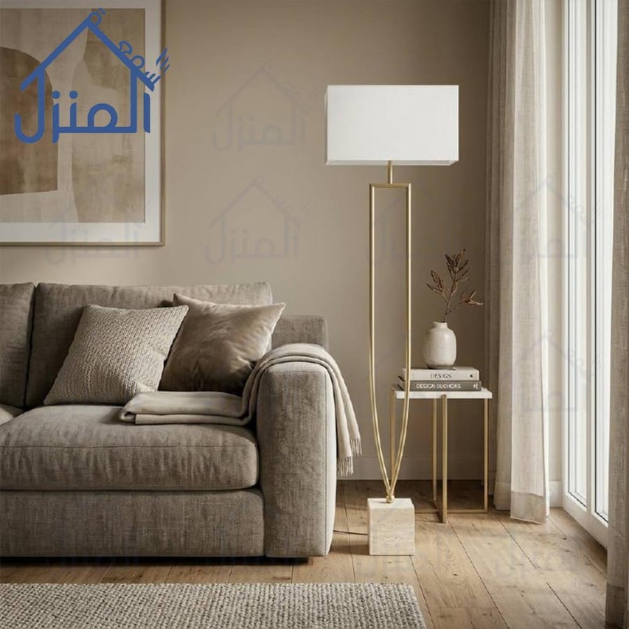 أباجورة أرضية فاخرة بهيكل معدني ذهبي وتصميم عصري أنيق