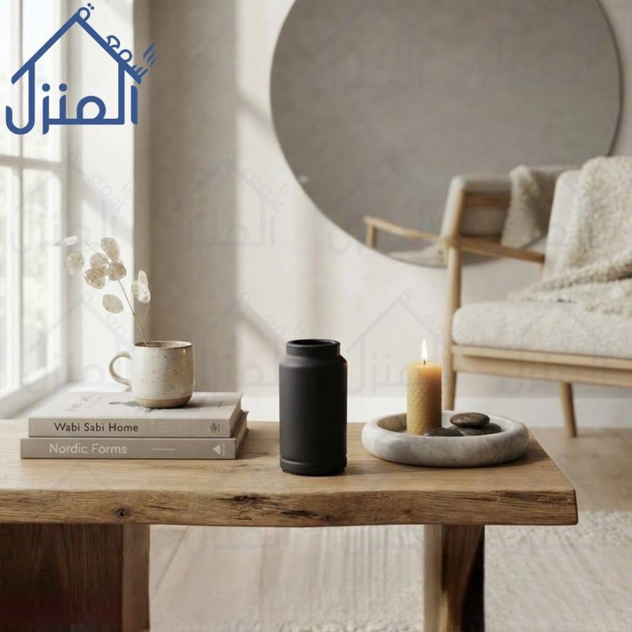 فازة ديكور أسطوانية باللون الأسود المطفي بتصميم عصري أنيق للمجالس