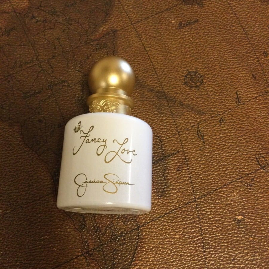 عطر جيسيكا سيمبسون فانسي لوف Jessica Simpson Fancy Love