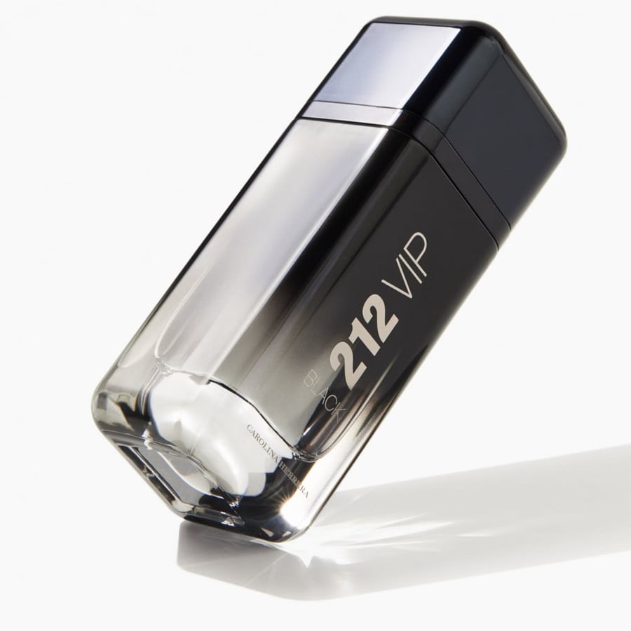 عطر كارولينا هيريرا 212 في اي بي بلاك carolina herrera 212 vip black p