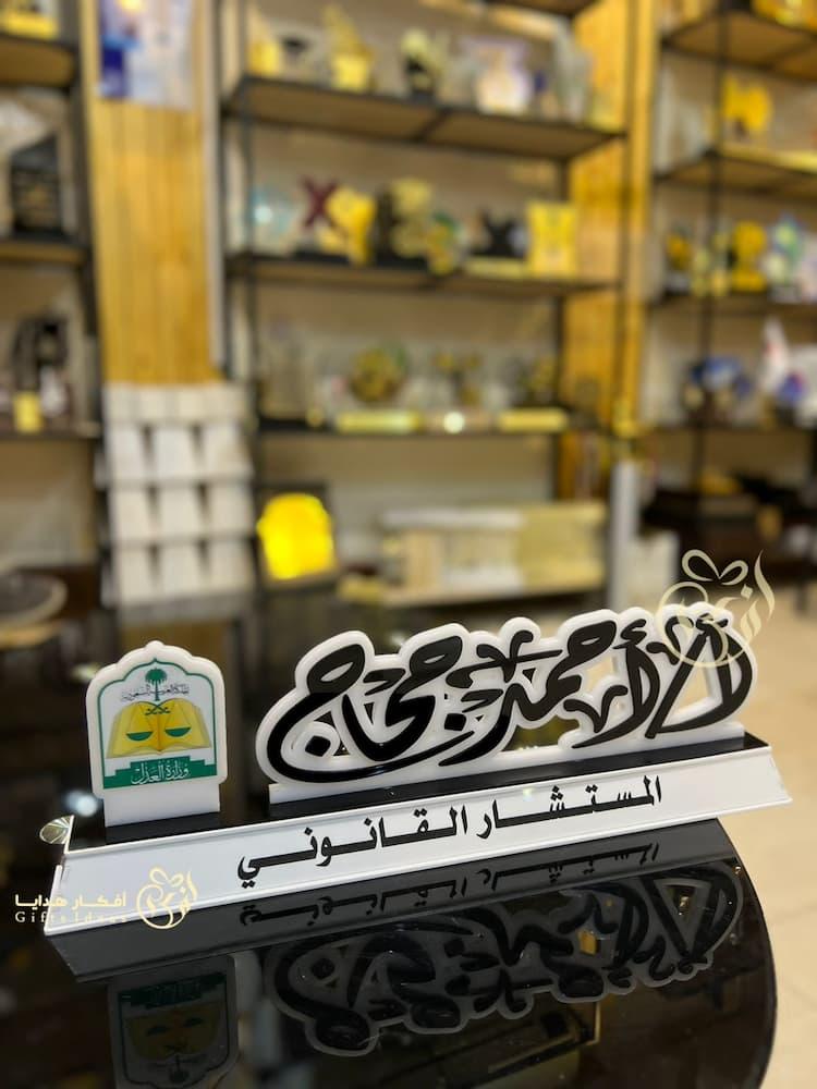 لوحات مكتبيه بالون الابيض