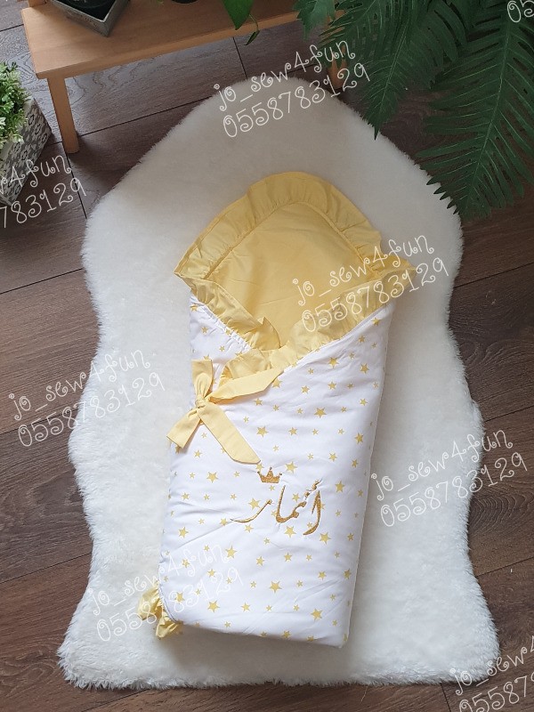 مفرش مواليد قطن مربع مع فيونكة صغيرة للتثبيت الوان متعددة 4