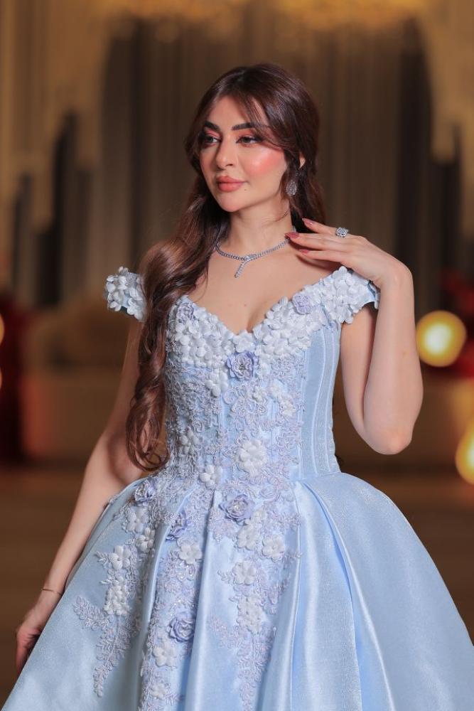 فستان سندريلا الملكي باللون السماوي