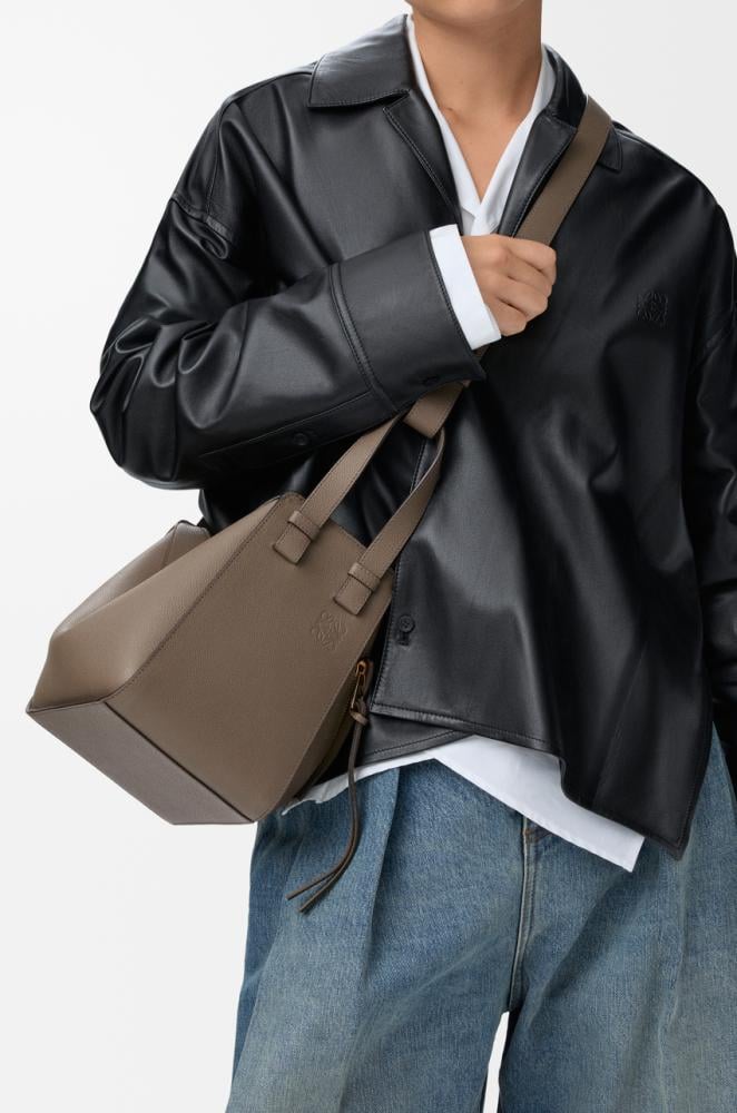 Compact Hammock bag in soft grained valfskin