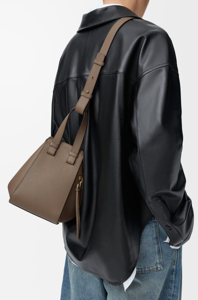 Compact Hammock bag in soft grained valfskin