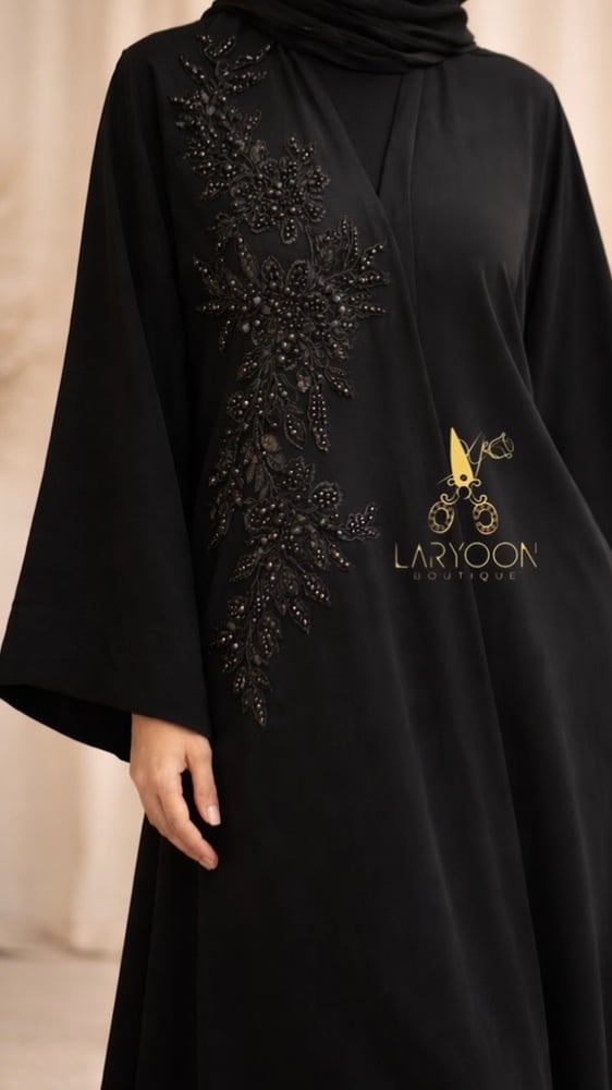 عباية الدلال الأسود