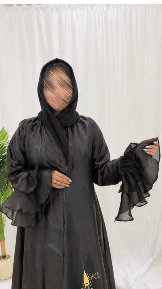 لَمع السكون الأسود الفاخر