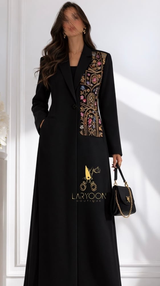 سيدة البليزر الراقي