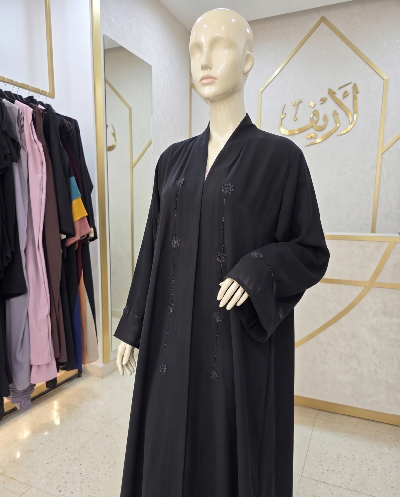عباية "نجوم الليل" – فخامة الأسود بتفاصيل الكريستال