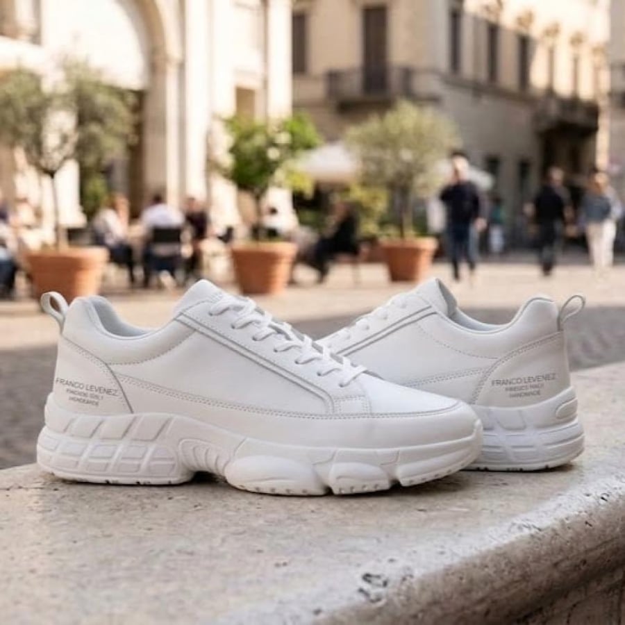 Comfortable sports shoes