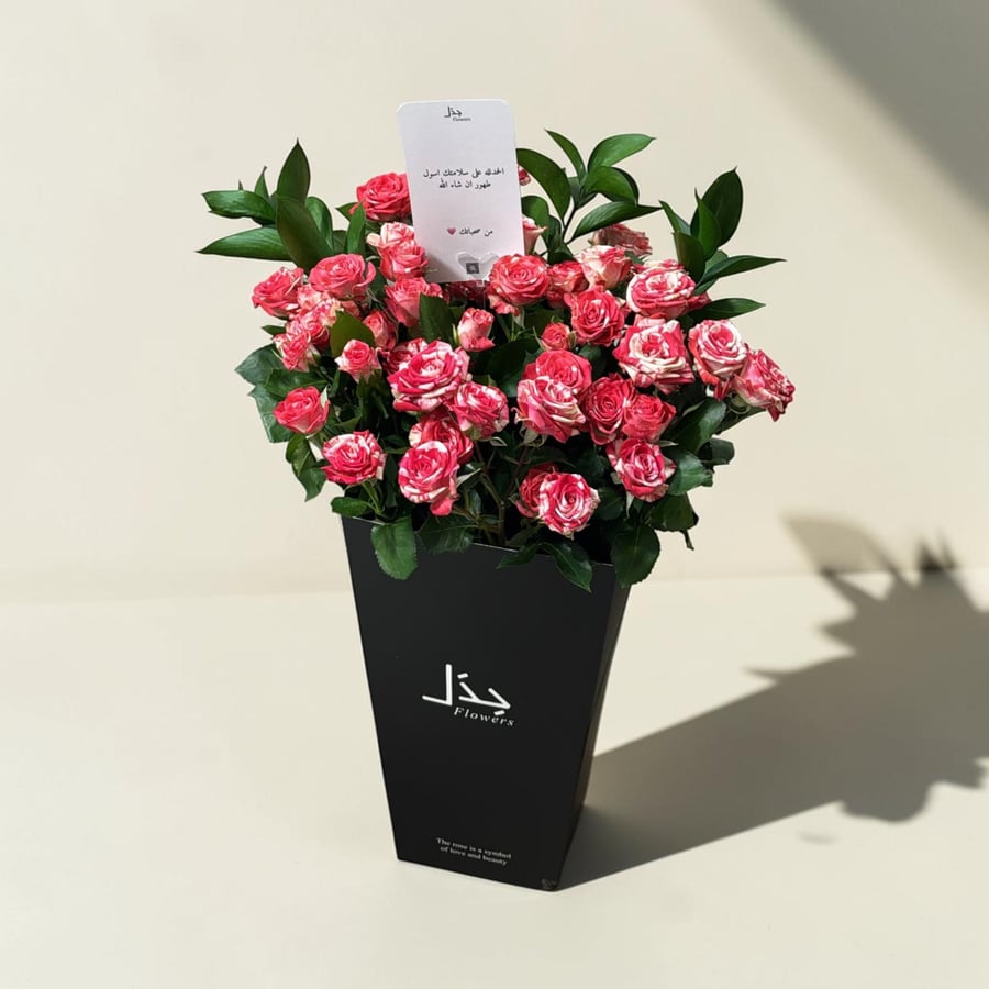 ‏Black box of baby rose flowers