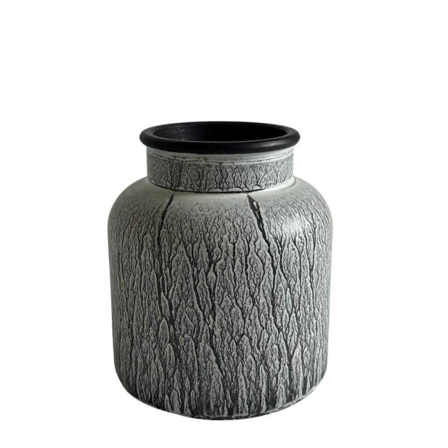 Geometric vase with a mixture