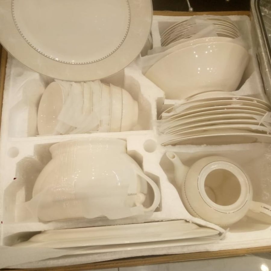 طقم سفرة بورسلين 8 أشخاص 70 قطعة