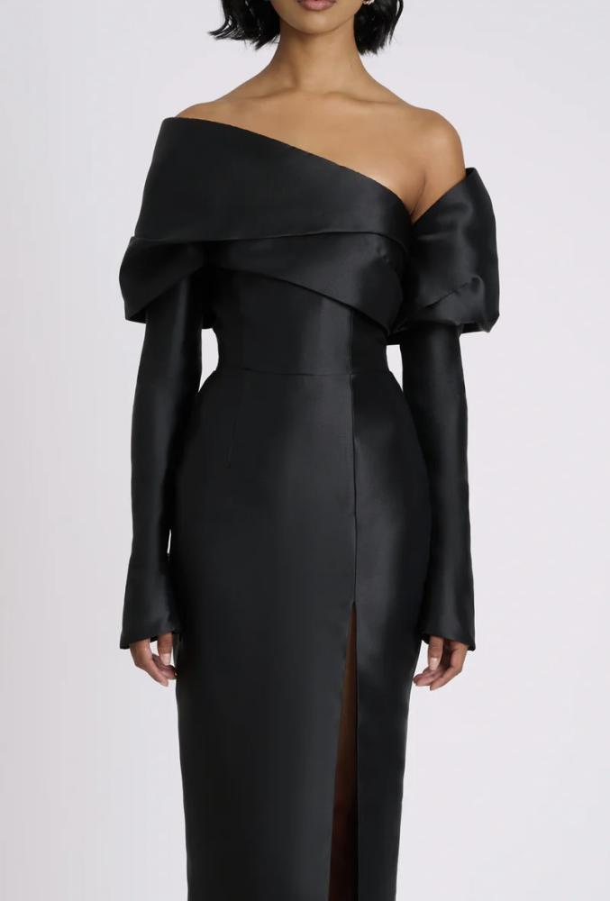 Long sleeves black dress