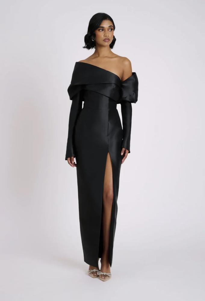 Long sleeves black dress