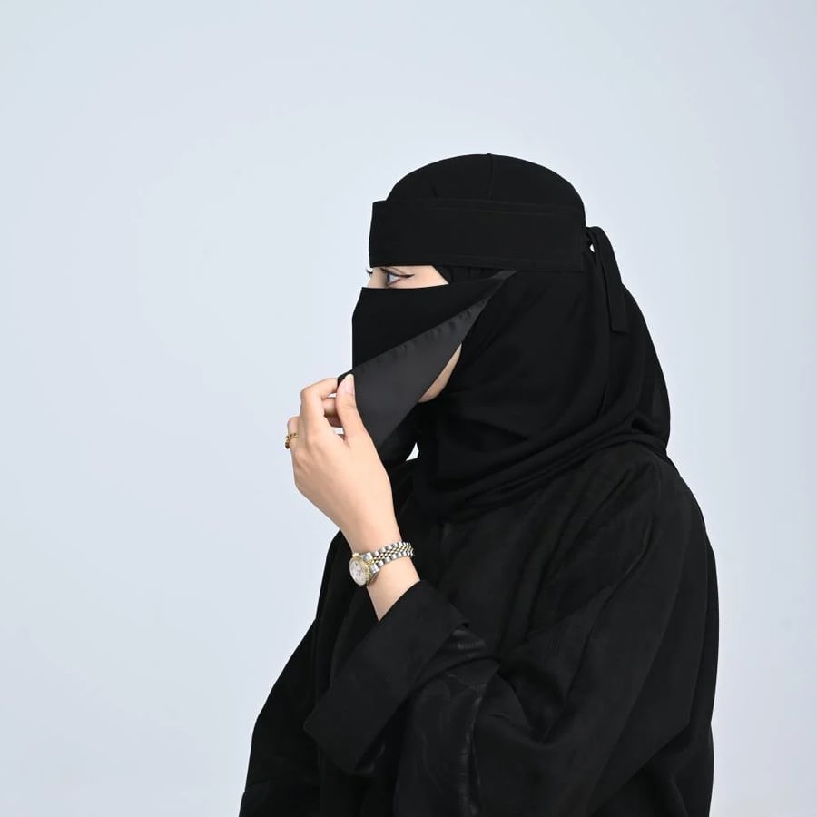 نقاب ساتان ياباني - نعومة وأناقة بتصميم مريح