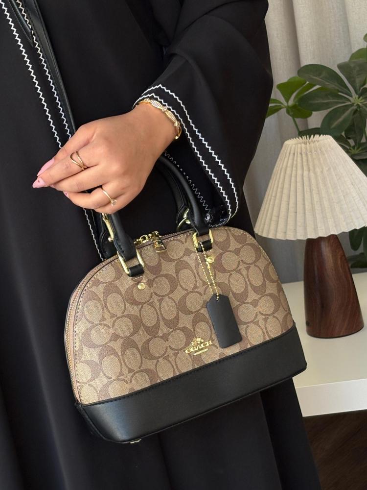 شنطة كوتش هرم مع كرز