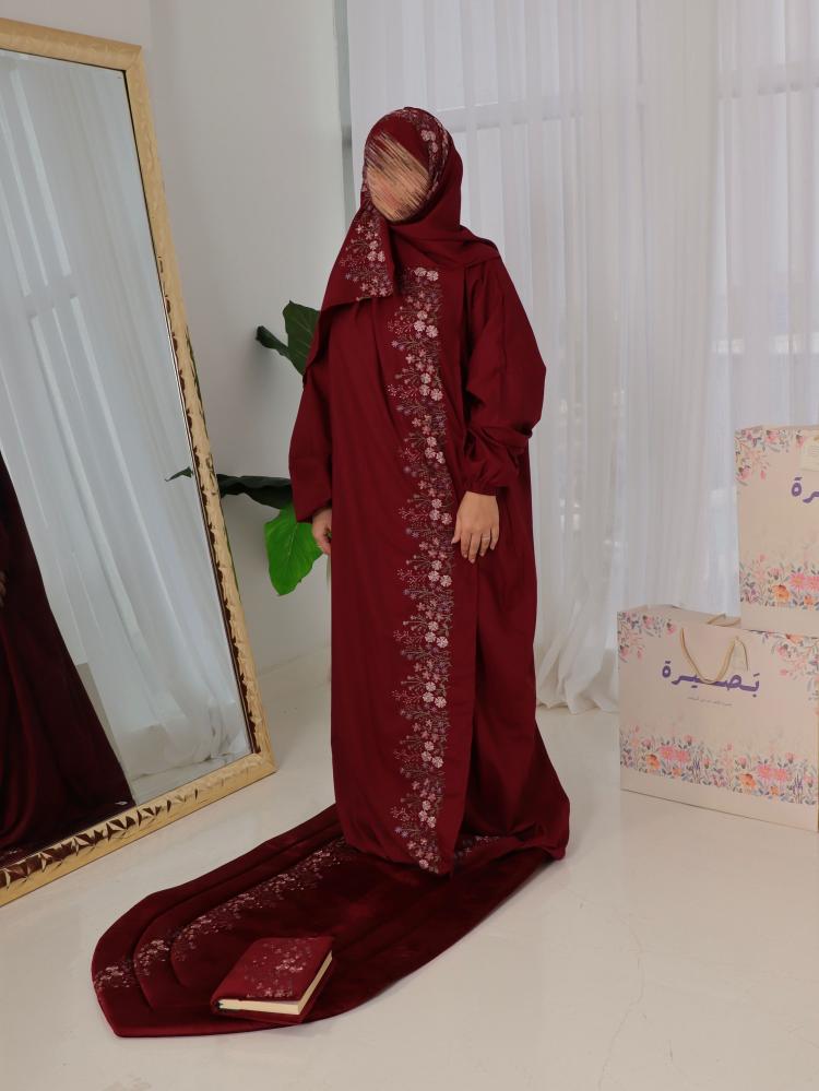 شراشف صلاة نسائية مميزة في طقم ورد ناعم برغندي - بصيرة