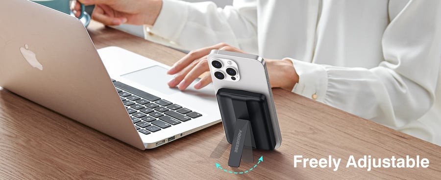 شاحن لاسلكي مغناطيسي بسعة 10000 مللي أمبير، أسود اللون، بتقنية MagSafe، يدعم الشحن السريع بقوة 22.5 واط وتقنية PD، وشاشة LED، متوافق مع سلسلة هواتف iPhone 17/16/15/14/13/12