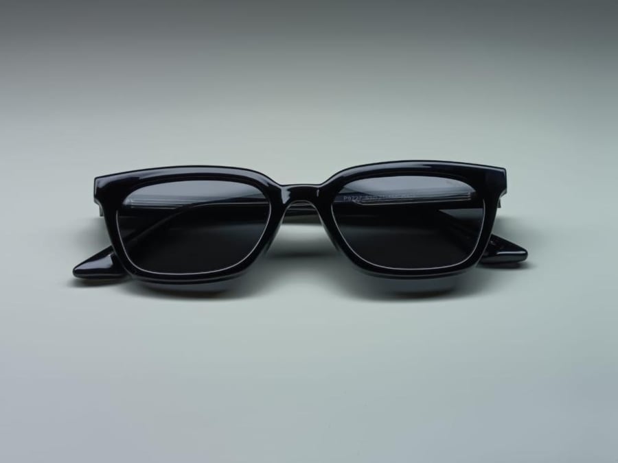 Women's Morix brand sunglasses made from high-quality materials