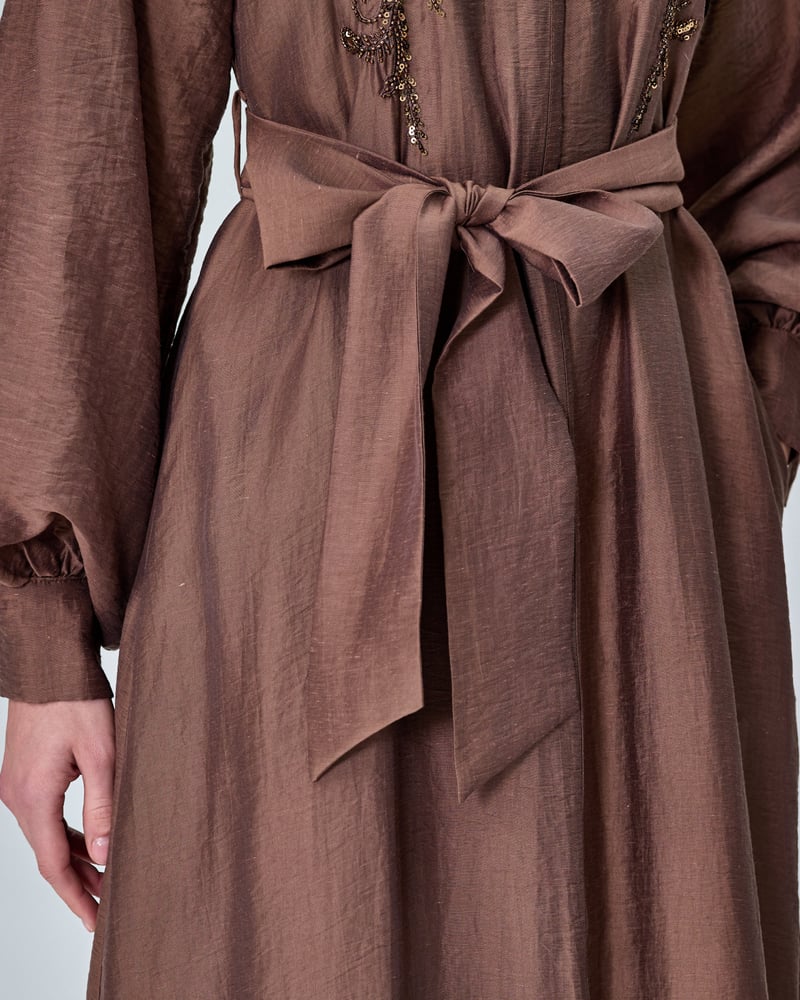 Dress with a belt at the waist