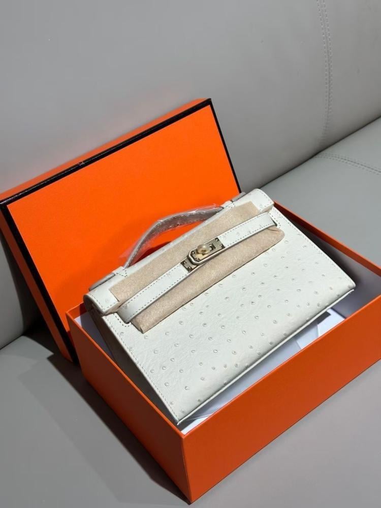Hermes Kelly 22cm Ostrich Leather
