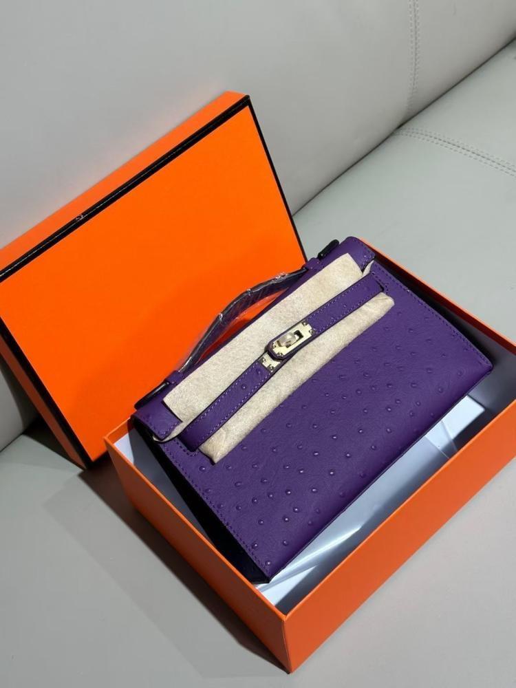 Hermes Kelly 22cm Ostrich Leather
