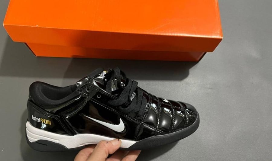Nike Total 90 III Black & White