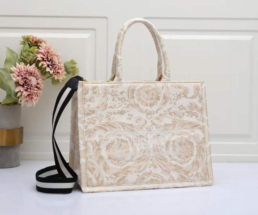 شنطة Versace