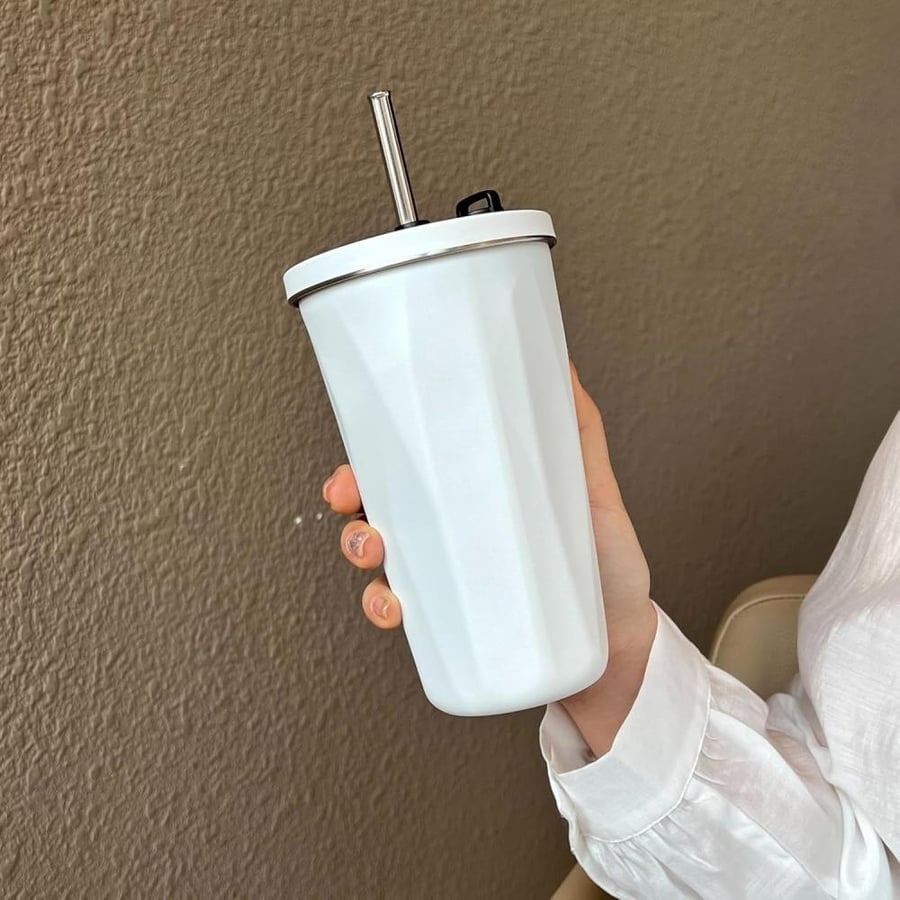 A cup with geometric design (multicolored) 600 ml