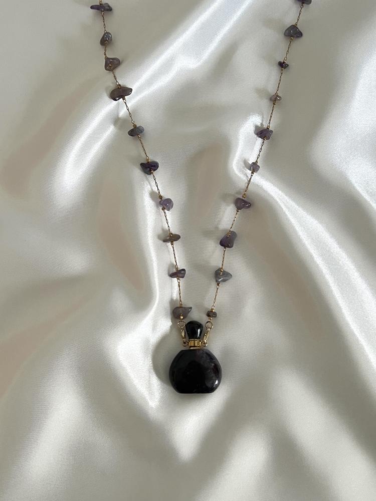 قلادة حجر الجمشت( amethyst)