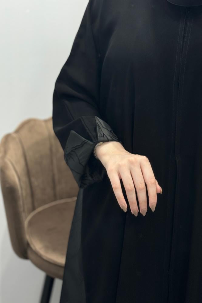 عباية كريب ملكي خيارك المثالي للبساطة والفخامة
