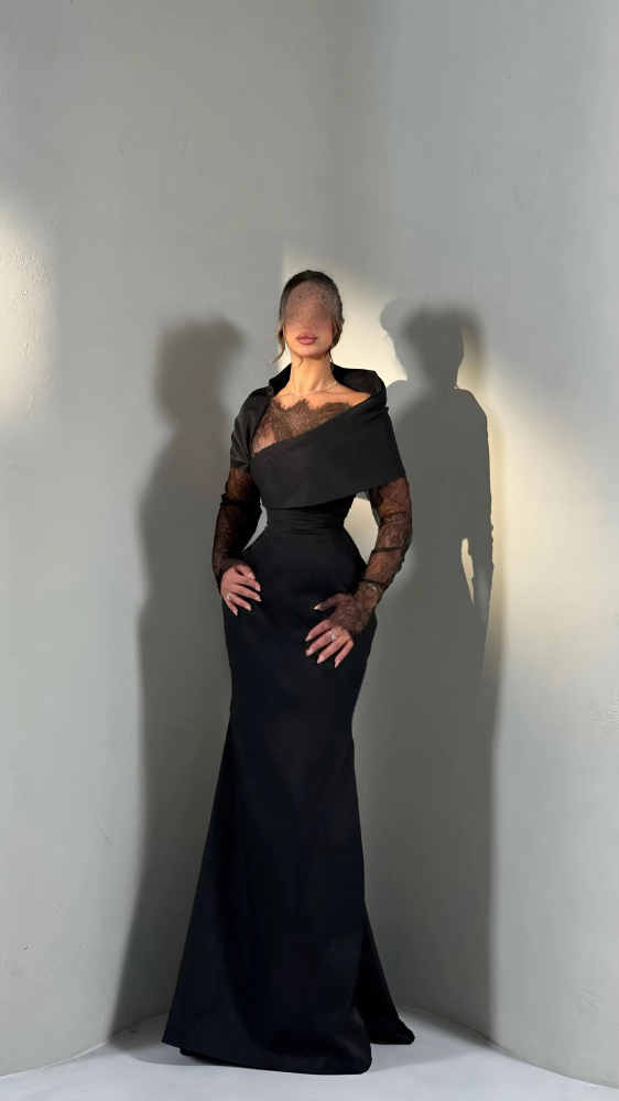 فستان أسود ناعم مزين بالدانتيل
