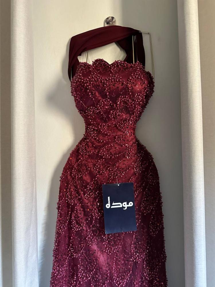 The shine of the pomegranate