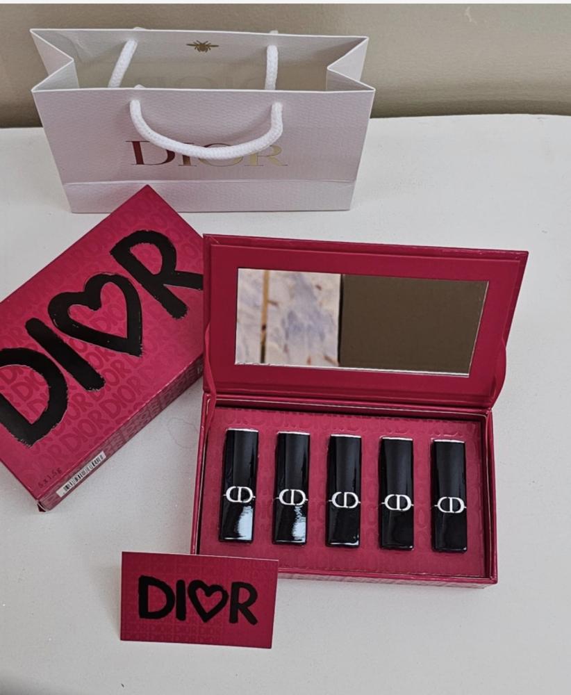 مجموعة مصغرة من أحمر الشفاه الشهير Dior Rouge Dior