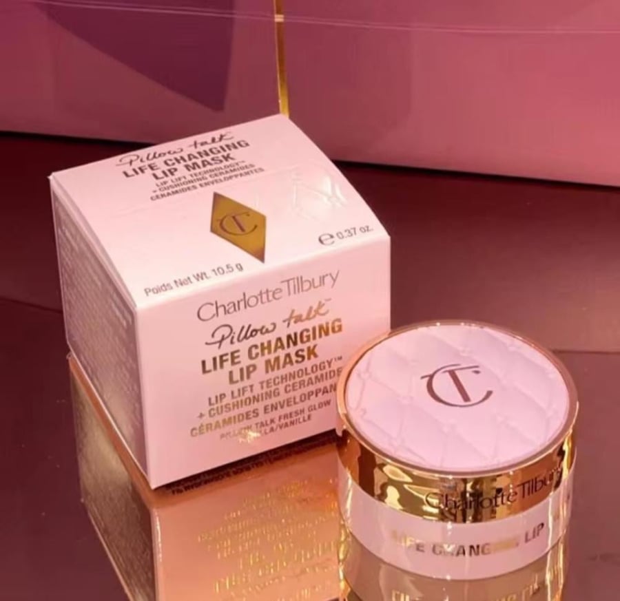 ماسك الشفاه لايف تشينجينغ (Life Changing Lip Mask) بدرجة بيلو توك (Pillow Talk) من علامة شارلوت تلبوري (Charlotte Tilbury)