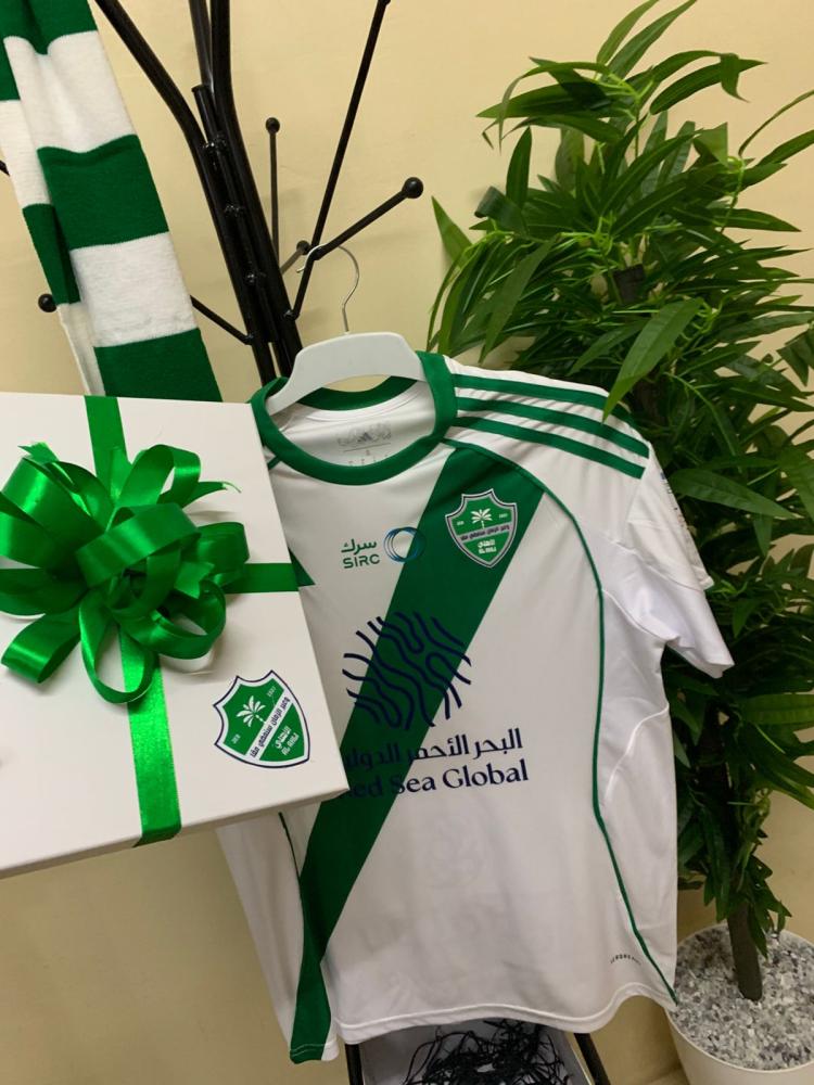 بكج الاهلي ( تيشرتين + شال + ملصق + تغليف)
