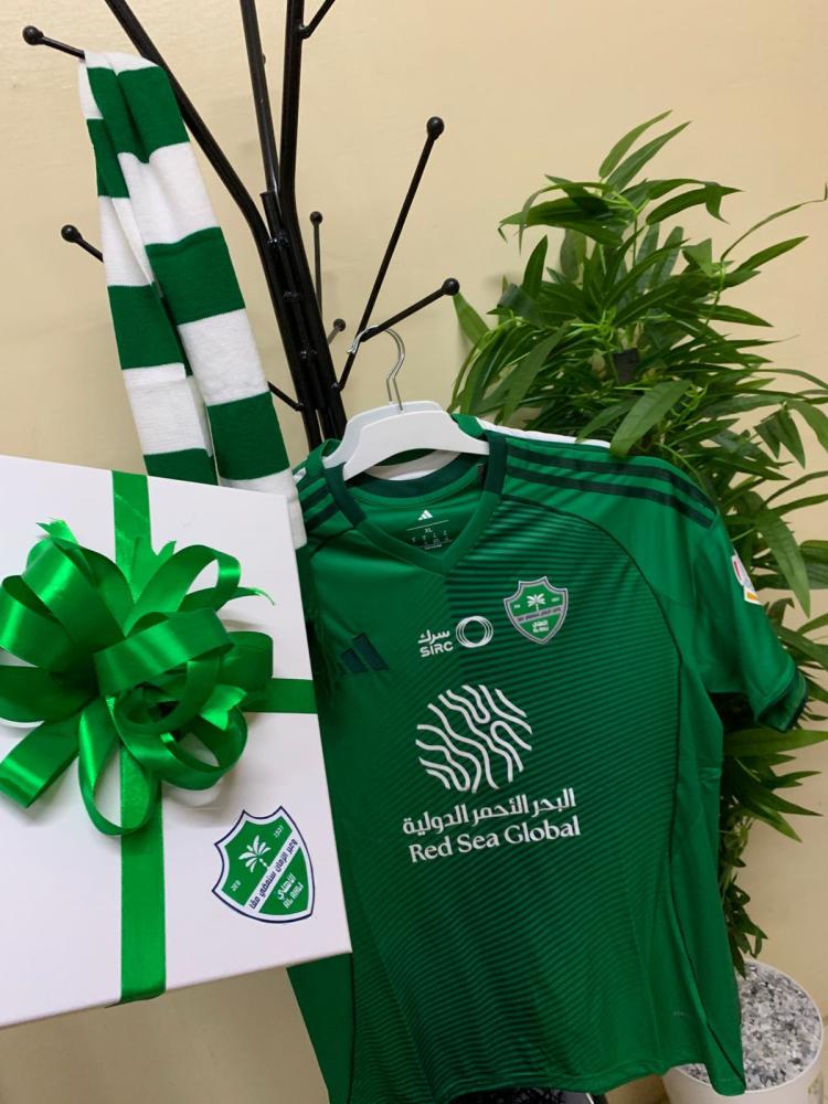بكج الاهلي ( تيشرتين + شال + ملصق + تغليف)