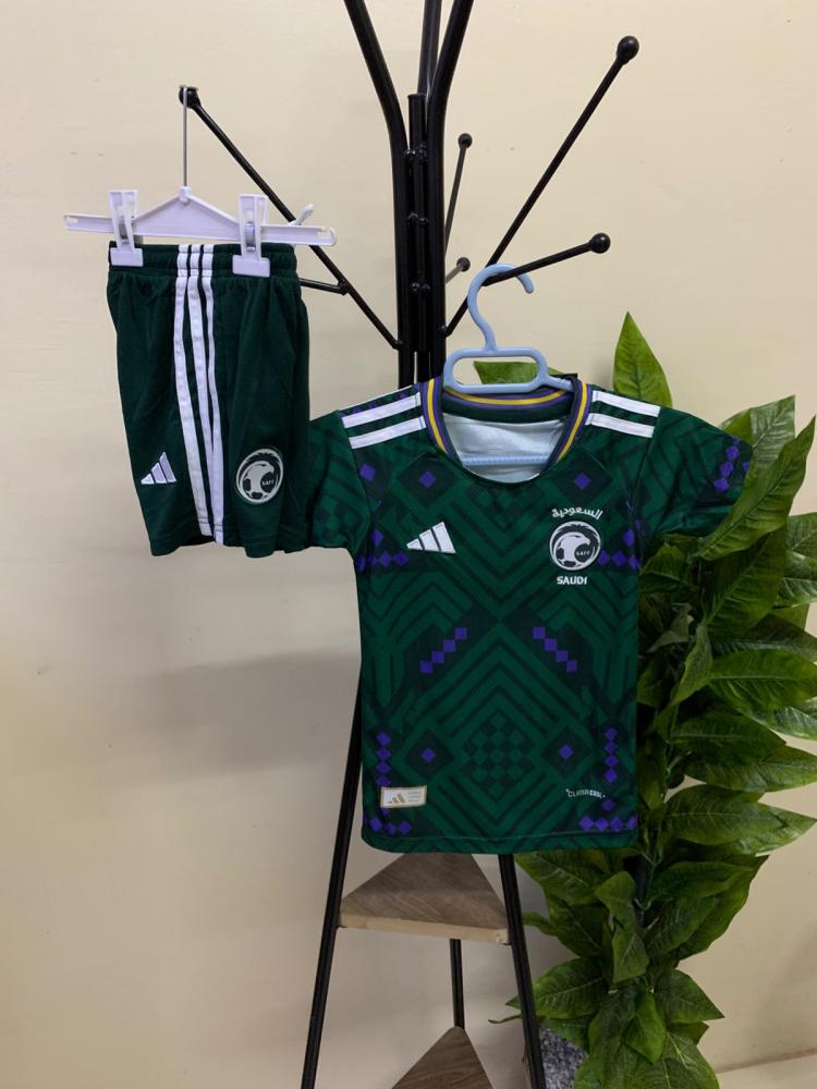 طقم المنتخب الاخضر