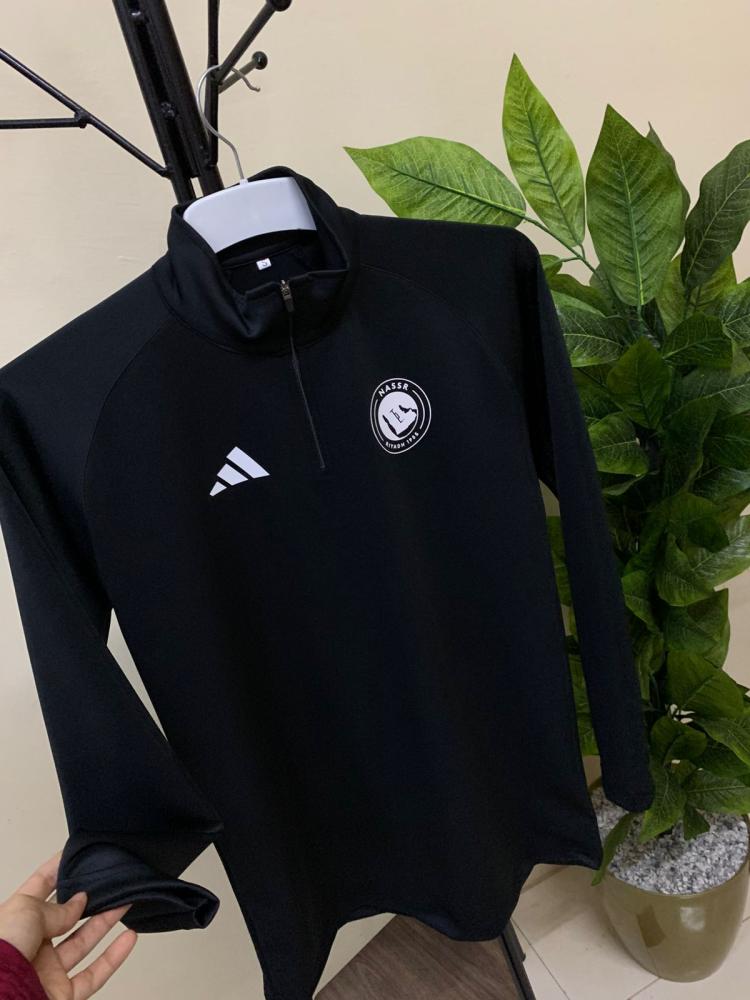 جاكيت النصر الاسود مع فتحة الاصبع