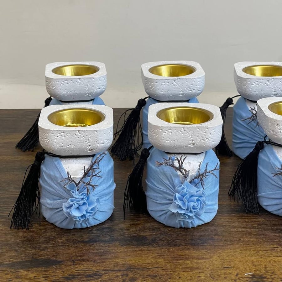 Incense holders, distribution, and gifts, 12 pieces