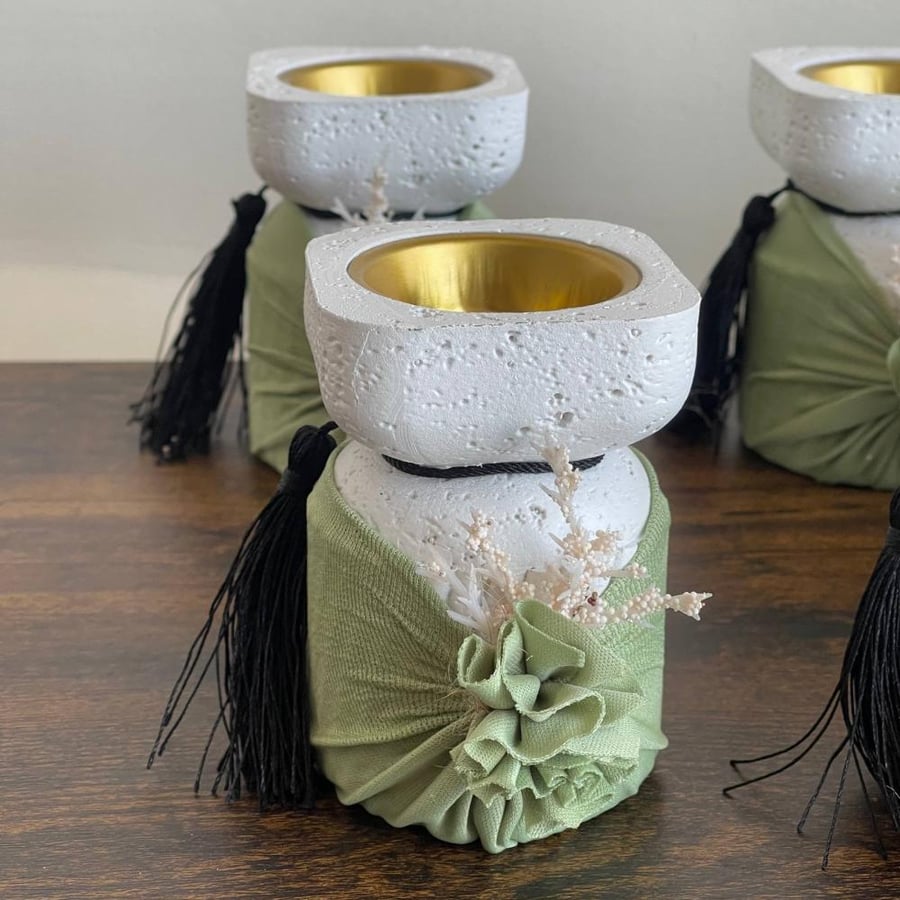 Incense holders, distribution, and gifts, 12 pieces