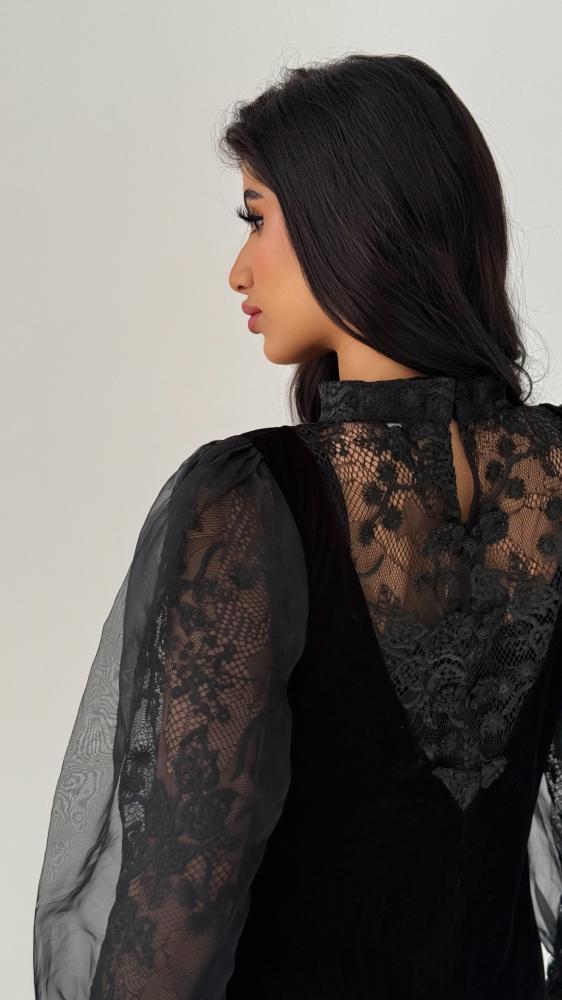فستان اسود ناعم طويل