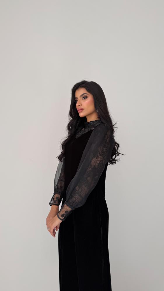 فستان اسود ناعم طويل