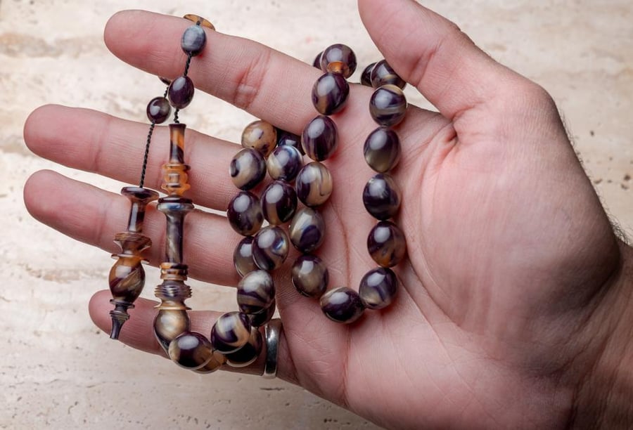 مسباح فاتوران بني مموج بتعريق أسود صدفي – تمليكة | 33 حبة