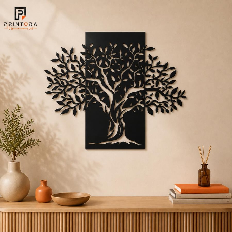 لوحة أكريليك سوداء بتصميم شجرة على جدار داخلي