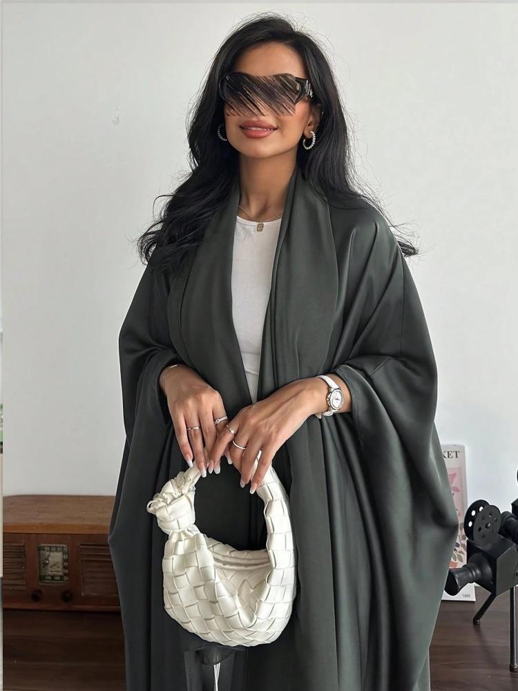 عباية عربية فضفاضة سادة بأكمام خفاش مع وشاح نسائي